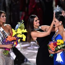 [Video] Bochornoso incidente en la elección de Miss Universo: el presentador le dio la corona a otra concursante