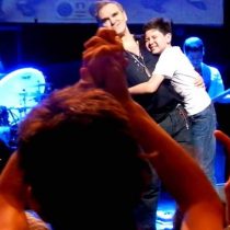 [Video] Morrissey sube al escenario a niño chileno en concierto de Buenos Aires