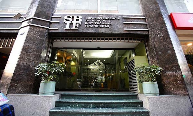 Banca mantuvo su fortaleza en agosto, pero Itaú Corpbanca profundiza su crisis Banca mantuvo su fortaleza en agosto, pero Itaú Corpbanca profundiza su crisis