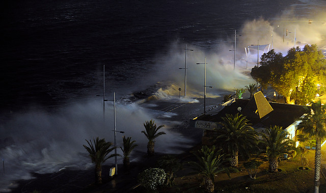 Marejada: olas que superan 5 metros provocan daños en Viña del Mar y cierre de Av. Perú Marejada: olas que superan 5 metros provocan daños en Viña del Mar y cierre de Av. Perú