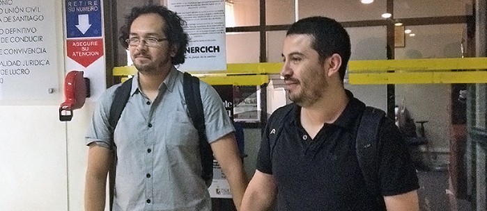 Pareja gay presenta recurso contra Registro Civil por prohibición de matrimonio igualitario Pareja gay presenta recurso contra Registro Civil por prohibición de matrimonio igualitario