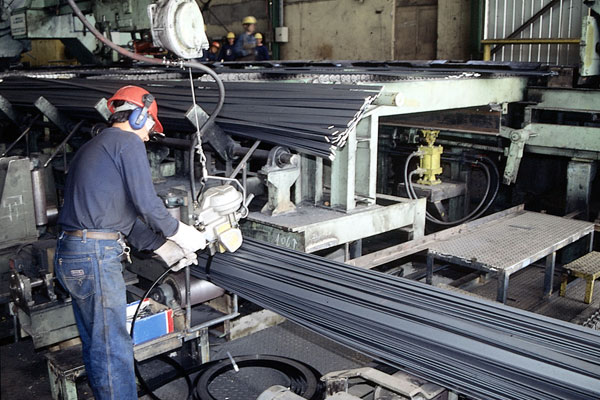 Viento de cola para Piñera ya se siente: sector manufacturero crece al doble de lo esperado Viento de cola para Piñera ya se siente: sector manufacturero crece al doble de lo esperado