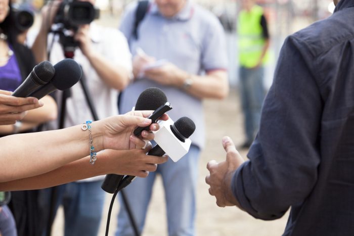 Alerta en Temuco: ocho periodistas dan positivo con Covid-19 y uno de ellos se mantiene en estado grave Alerta en Temuco: ocho periodistas dan positivo con Covid-19 y uno de ellos se mantiene en estado grave