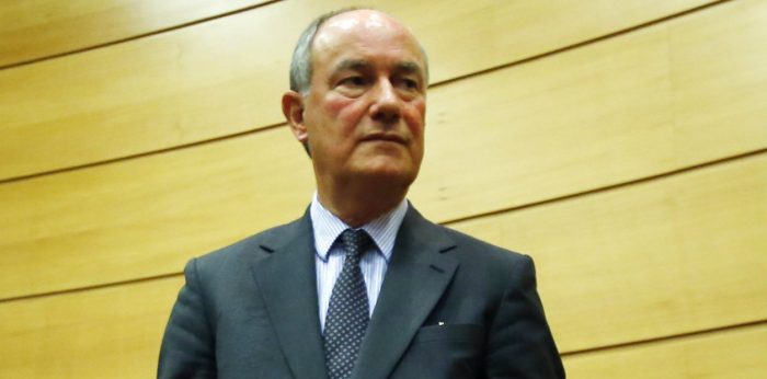 Enrique Barros, nuevo presidente del CEP, defendió a Don Pollo por colusión y su estudio lleva causa de SMU Enrique Barros, nuevo presidente del CEP, defendió a Don Pollo por colusión y su estudio lleva causa de SMU