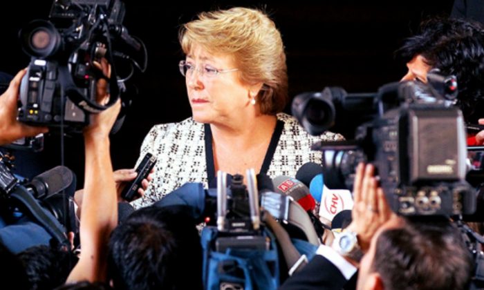 Te vas quedando sola: Bachelet a patadas con la prensa Te vas quedando sola: Bachelet a patadas con la prensa
