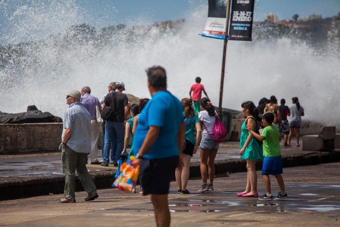La Armada en alerta por intensas marejadas con olas de hasta cinco metros desde Arica a Los Lagos La Armada en alerta por intensas marejadas con olas de hasta cinco metros desde Arica a Los Lagos