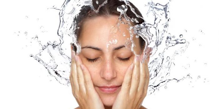 Una técnica que hidrata el rostro para enfrentar el sol y prevenir arrugas Una técnica que hidrata el rostro para enfrentar el sol y prevenir arrugas