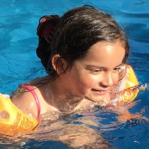 Natación: vacaciones de verano son la mejor etapa para que niños y niñas aprendan a nadar