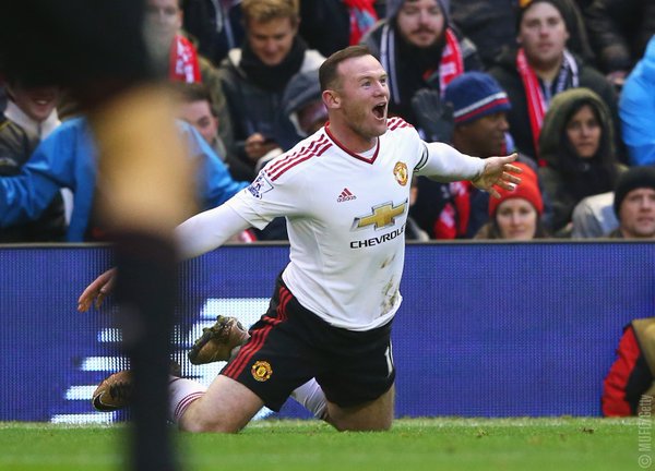 Manchester United gana el clásico del fútbol inglés ante el Liverpool gracias a Rooney y De Gea