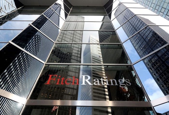 Fitch vuelve a la carga: baja a «negativa» las perspectivas de BancoEstado y Santander Chile Fitch vuelve a la carga: baja a