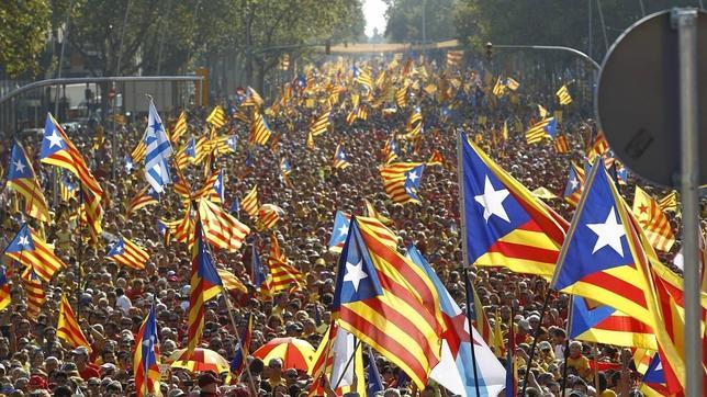 Cataluña más aislada mientras el establishment cierra filas