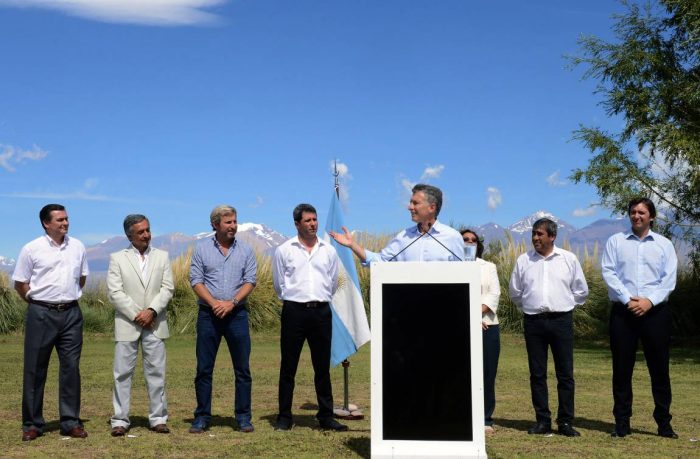 Macri elimina impuestos a las exportaciones mineras en Argentina para incentivar el sector Macri elimina impuestos a las exportaciones mineras en Argentina para incentivar el sector