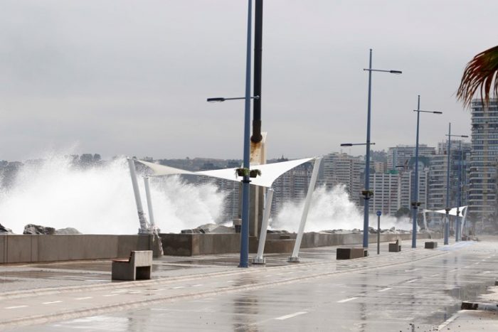 Cierran principales puertos y balnearios del país por fuertes marejadas Cierran principales puertos y balnearios del país por fuertes marejadas