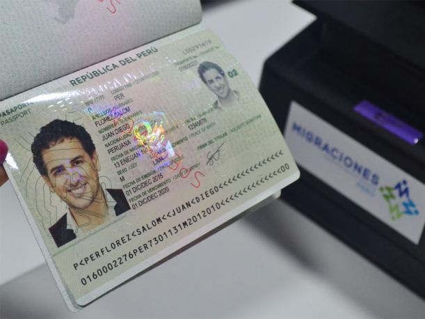 Pasaporte biométrico peruano cuesta cinco veces menos que el chileno
