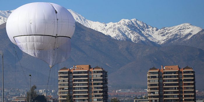Corte de Santiago acogió recurso de protección por globos de vigilancia en Las Condes y Lo Barnechea Corte de Santiago acogió recurso de protección por globos de vigilancia en Las Condes y Lo Barnechea
