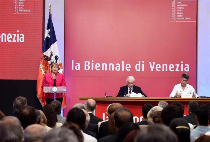 Por primera vez presentan la Bienal de Venecia en Chile y en español Por primera vez presentan la Bienal de Venecia en Chile y en español