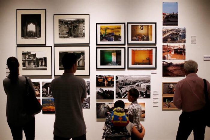 “Álbum de Chile”: la muestra fotográfica que reflexiona sobre la violencia, la modernidad, la muerte o la belleza en el país actual “Álbum de Chile”: la muestra fotográfica que reflexiona sobre la violencia, la modernidad, la muerte o la belleza en el país actual