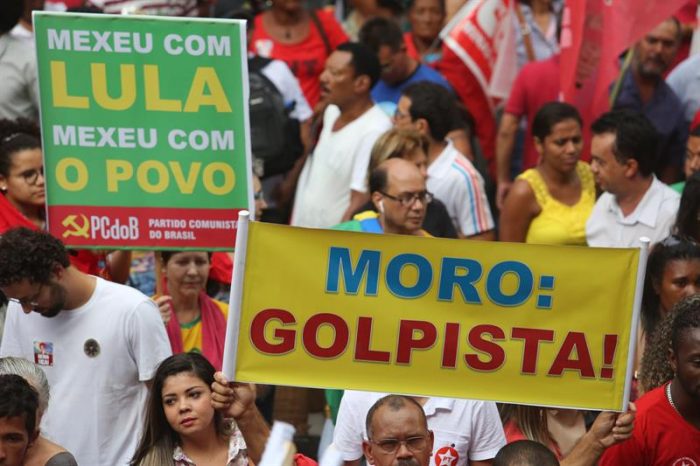 Guerra entre el Gobierno y la Justicia alimenta caos político en Brasil Guerra entre el Gobierno y la Justicia alimenta caos político en Brasil