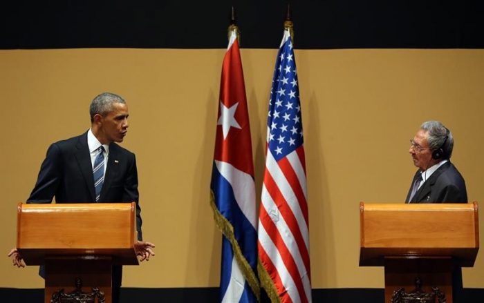 Obama se reúne con Raúl Castro y asegura que “el destino de Cuba no debe ser decidido por EEUU o ningún otro país” Obama se reúne con Raúl Castro y asegura que