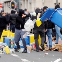 Hooligans interrumpen una concentración pacífica contra atentados de Bruselas