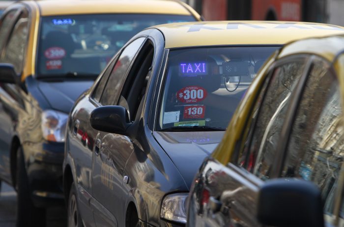 Easy Taxi contra Uber y Cabify: la batalla sin cuartel entre los servicios de taxi digitales Easy Taxi contra Uber y Cabify: la batalla sin cuartel entre los servicios de taxi digitales