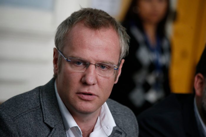 Felipe Kast en campaña para la primaria de Chile Vamos: “Piñera y Longueira deben responder” por boletas a SQM Felipe Kast en campaña para la primaria de Chile Vamos: “Piñera y Longueira deben responder” por boletas a SQM