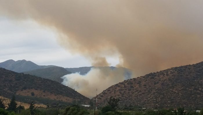 De madrugada controlan el incendio en vertedero de Til-Til De madrugada controlan el incendio en vertedero de Til-Til