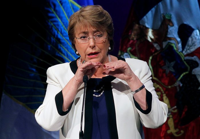 Bachelet en clave horizontal: “Si la recuperación democrática tuvo como sesgo los acuerdos de elites, hoy es inevitable un giro hacia la deliberación ciudadana” Bachelet en clave horizontal: