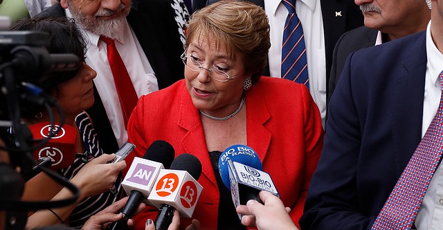 Gobierno echa pie atrás: incluye a toda la prensa en giras presidenciales Gobierno echa pie atrás: incluye a toda la prensa en giras presidenciales