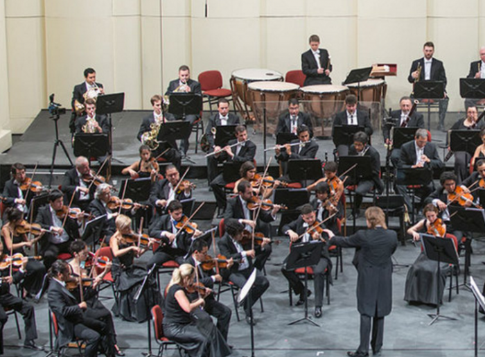 Sinfonía n. °7 en Do mayor, op. 60, “Leningrado” en Teatro Municipal de Santiago 15 y 16 de marzo Sinfonía n. °7 en Do mayor, op. 60, “Leningrado” en Teatro Municipal de Santiago 15 y 16 de marzo