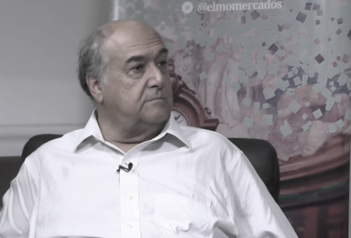 César Barros está de vuelta y más neoliberal que nunca: “El Estado no lo hace bien en Chile porque el Estado es muy malo” César Barros está de vuelta y más neoliberal que nunca: “El Estado no lo hace bien en Chile porque el Estado es muy malo”