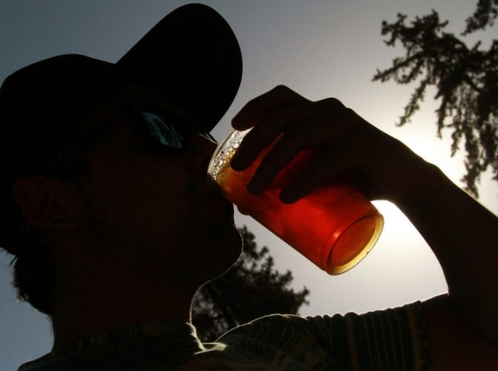 Sistema de salud y el consumo de alcohol: costosa frivolización Sistema de salud y el consumo de alcohol: costosa frivolización