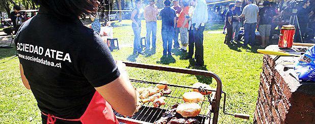 Sociedad Atea de Chile convoca a “asado hereje” este viernes santo y llama a eliminar clases de religión de los colegios Sociedad Atea de Chile convoca a