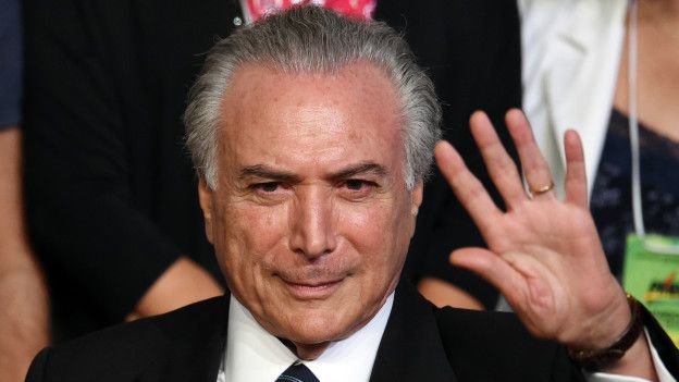 Tribunal electoral absuelve a Temer y Rousseff en una ajustada votación Tribunal electoral absuelve a Temer y Rousseff en una ajustada votación