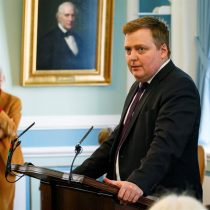 Renuncia  primer ministro islandés por vinculación con los 