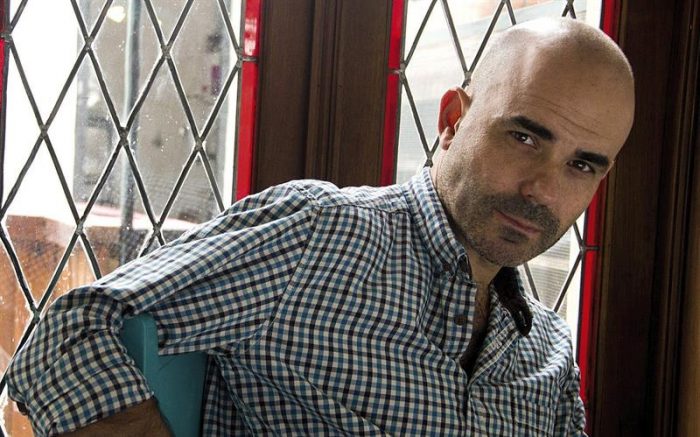 El autor de «El secreto de sus ojos» gana Premio Alfaguara de Novela El autor de «El secreto de sus ojos» gana Premio Alfaguara de Novela