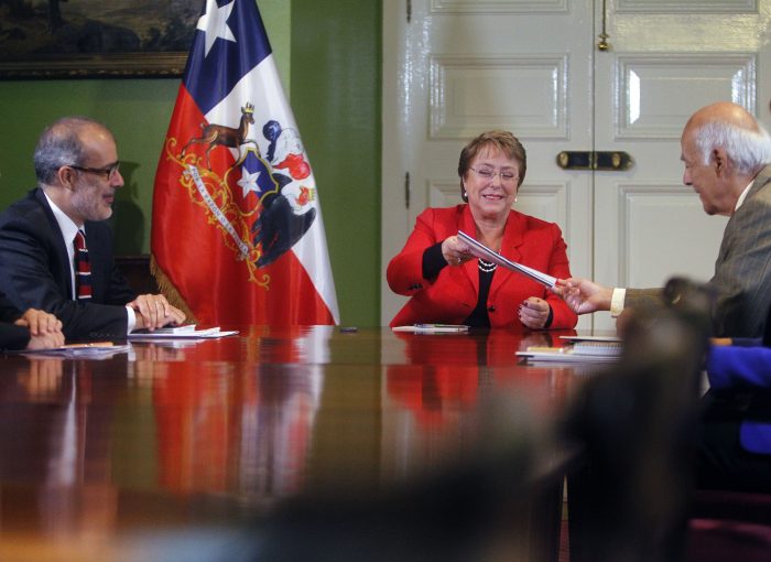 Comisión de productividad entregó medidas que simplificarían trámites y regulaciones y «no implican mayor gasto fiscal» Comisión de productividad entregó medidas que simplificarían trámites y regulaciones y