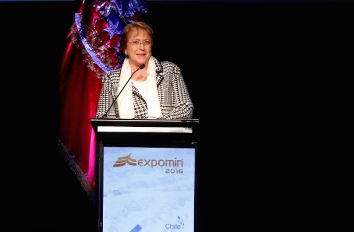 Bachelet dice que Chile debe apostar por nueva economía “poscobre” con diversificación sector minero Bachelet dice que Chile debe apostar por nueva economía