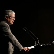 Eyzaguirre se mete en polémica de AFP Capital y llama la atención al presidente de la Bolsa