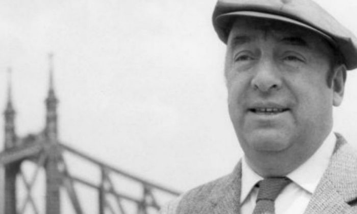 Familiares de Pablo Neruda entierran de nuevo sus restos en Isla Negra Familiares de Pablo Neruda entierran de nuevo sus restos en Isla Negra