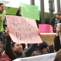 Vecinos de Paine protestan frente a Bienes Nacionales para recuperar la plaza en poder de CEMA