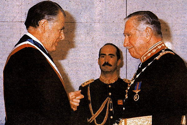 La realpolitik de Aylwin, la derrota de Pinochet y el triunfo de Jaime Guzmán La realpolitik de Aylwin, la derrota de Pinochet y el triunfo de Jaime Guzmán