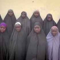 [VIDEO] Boko Haram envía una prueba de vida de muchachas raptadas en Nigeria