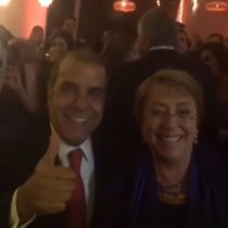 [VIDEO] El baile de Michelle Bachelet con el humorista Checho Hirane