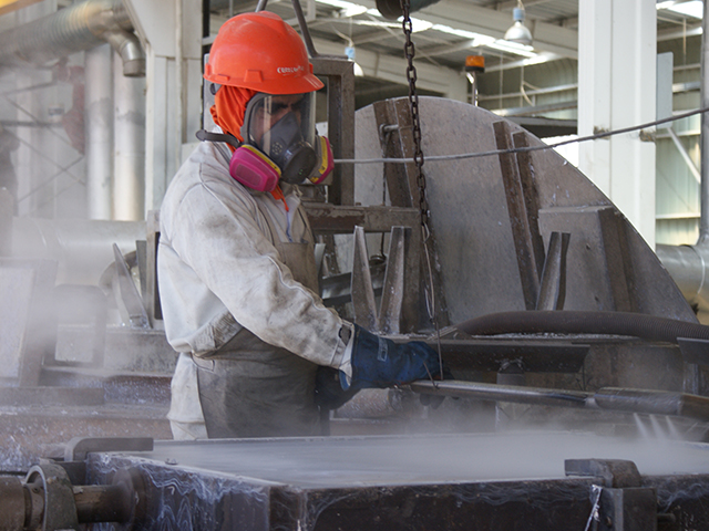 Trabajadores interponen denuncia ambiental contra única empresa que funde plomo en Chile ubicada en Calama Trabajadores interponen denuncia ambiental contra única empresa que funde plomo en Chile ubicada en Calama