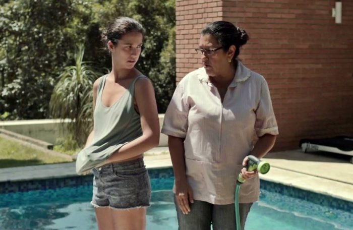 Crítica de cine: “Que Horas Ela Volta?”, es tiempo de abrazar Crítica de cine: “Que Horas Ela Volta?”, es tiempo de abrazar