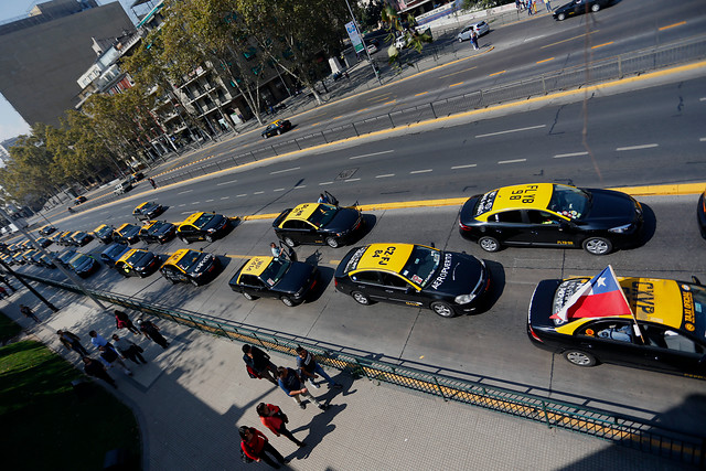 Comisión de Transporte convoca a taxistas y Uber Comisión de Transporte convoca a taxistas y Uber