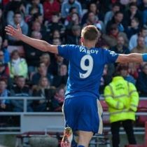 Premier League: Vardy da otra victoria al Leicester, que se arrima al título