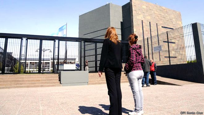 Los “fantasmas” que sobrevuelan el monumental mausoleo de Néstor Kirchner en Argentina Los