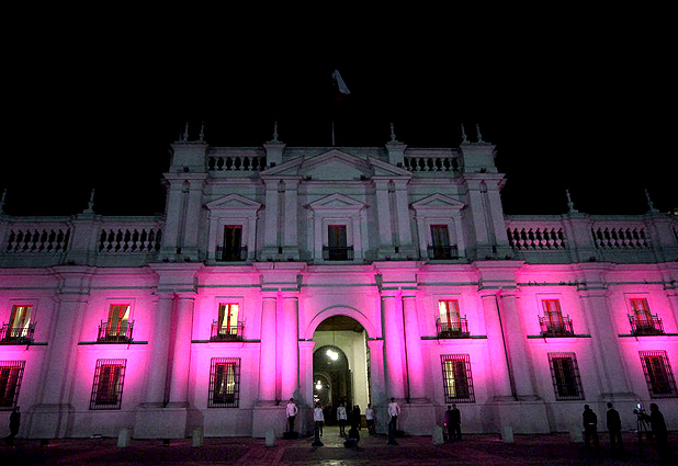 La Moneda será iluminada con los colores del arcoíris el Día Internacional contra la Homofobia y la Transfobia La Moneda será iluminada con los colores del arcoíris el Día Internacional contra la Homofobia y la Transfobia